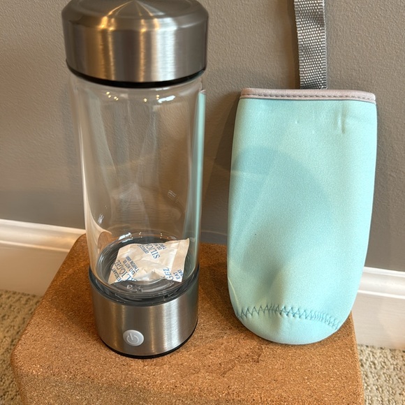 NIB Got Hydro Water Bottle with Cover Case - Picture 5 of 5